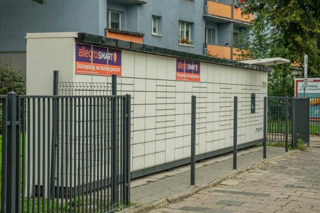 jak działają paczkomaty